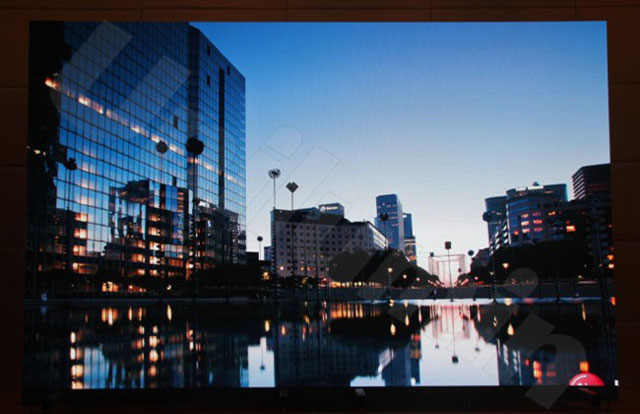 图为：会场播放显示屏画面