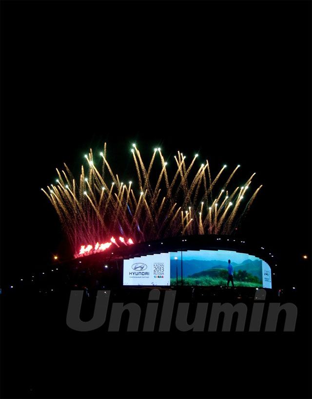  图为：开幕式当天，主体育馆表墙LED显示屏及观多