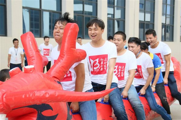 平时威风四面的飞龙，今天有点萌萌哒呢！